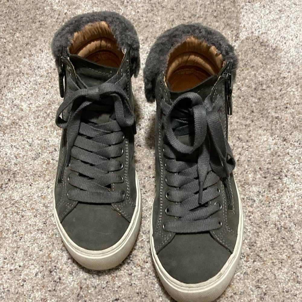 UGGS High Top Sneakers